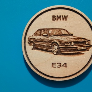 BMW E34 mintás hűtőmágnes. , Otthon & Életmód, Konyhafelszerelés, tálalás, Konyhai dekoráció, Hűtőmágnes, Gravírozás, pirográfia, MESKA