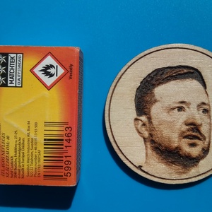 Zelenszkij Hűtőmágnes. Egyedi, saját fénykép alapján elkészített mágnesek rendelhetők. - otthon & életmód - konyhafelszerelés, tálalás - konyhai dekoráció - hűtőmágnes - Meska.hu