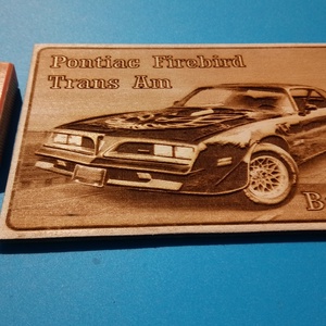 Pontiac  Bandita , a Trans Am amerikai autós találkozó résztvevőknek. Veterán őrülteknek. Fém tábla hangulattal., Otthon & Életmód, Dekoráció, Kép & Falikép, Fából készült kép, Gravírozás, pirográfia, MESKA