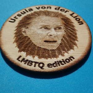 Hűtőmágnes Ursula Von Der Lion (Igen, oroszlán.) mintával. Egyedileg készített mágneseket rendelhettek., Otthon & Életmód, Konyhafelszerelés, tálalás, Konyhai dekoráció, Hűtőmágnes, Gravírozás, pirográfia, MESKA