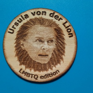 Hűtőmágnes Ursula Von Der Lion (Igen, oroszlán.) mintával. Egyedileg készített mágneseket rendelhettek. - otthon & életmód - konyhafelszerelés, tálalás - konyhai dekoráció - hűtőmágnes - Meska.hu