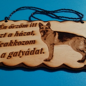 Kutyatábla. Német juhász és szöveg gravírozással. Vigyázz a kutya harap helyett. (kicakkozom) - esküvő - dekoráció - tábla & jelzés - Meska.hu
