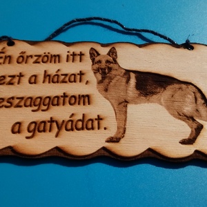 Kutyatábla. Német juhász és szöveg gravírozással. Vigyázz a kutya harap helyett. (leszaggatom) - esküvő - dekoráció - tábla & jelzés - Meska.hu
