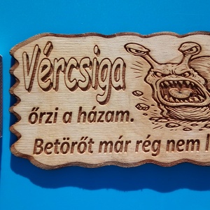 Kutyatábla, vércsigával. Vigyázz a kutya harap helyett. VIGYÁZZ!! A vércsiga!..., Esküvő, Dekoráció, Tábla & Jelzés, Gravírozás, pirográfia, MESKA