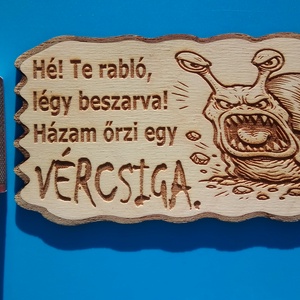 Kutyatábla, vércsigával. Vigyázz a kutya harap helyett. VIGYÁZZ!! A vércsiga!... (rablós) - esküvő - dekoráció - tábla & jelzés - Meska.hu