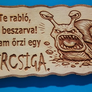 Kutyatábla, vércsigával. Vigyázz a kutya harap helyett. VIGYÁZZ!! A vércsiga!... (rablós) - esküvő - dekoráció - tábla & jelzés - Meska.hu