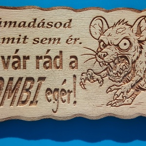 Kutyatábla, zombi egérrel. Vigyázz a kutya harap helyett. VIGYÁZZ!! zombiegér!... (vár rád), Esküvő, Dekoráció, Tábla & Jelzés, Gravírozás, pirográfia, MESKA