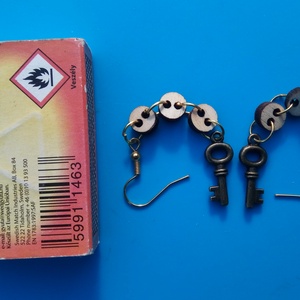 Kulcsos fülbevaló. (tömbzsi) Láncos. - esküvő - ékszer - fülbevaló - Meska.hu