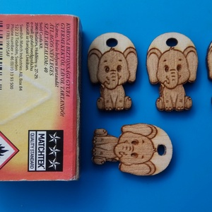 Elefántos cipőfűződísz. Dísz elefánttal. Elefánt mintával készüilt karlánc, bokalánc alapanyag. - ékszer - lábdísz és testékszer - lábgyűrű és lábdísz - Meska.hu