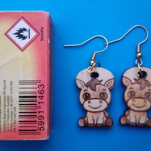 Gravírozott, kivágott lovacskás, lovas fülbevaló. Ló, lovacska, paci mintával készült füldísz. - esküvő - ékszer - fülbevaló - Meska.hu
