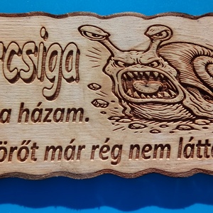 Kutyatábla, vércsigával. Vigyázz a kutya harap helyett. VIGYÁZZ!! A vércsiga!... (rablós), Esküvő, Dekoráció, Tábla & Jelzés, Gravírozás, pirográfia, MESKA