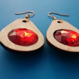 (Mű) Rubin köves fülbevaló. A rubint mind a két oldalon megtalálható.  - esküvő - ékszer - fülbevaló - Meska.hu