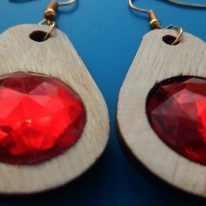 (Mű) Rubin köves fülbevaló. A rubint mind a két oldalon megtalálható.  - esküvő - ékszer - fülbevaló - Meska.hu