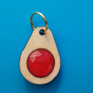 Rubin strasszos kulcstartó. Rubint dísszel ékesített kulcs dísz. Karácsonyi ajándéknak is tökéletes. Vagy Mikulásra., Táska & Tok, Kulcstartó & Táskadísz, Kulcstartó, Gravírozás, pirográfia, Ékszerkészítés, MESKA