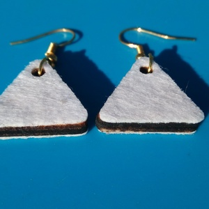 Fehér színű filc bevonatú egyedi buli fülbevaló. Karácsonyra, szilveszterre, mikulásra, vidám házibuliba vagy ajándékba. - esküvő - ékszer - fülbevaló - Meska.hu