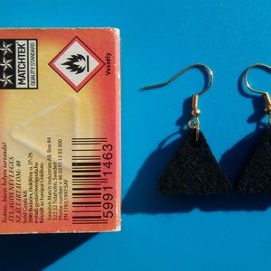 Fekete filc bevonatú egyedi buli fülbevaló. Karácsonyra, szilveszterre, mikulásra, vidám házibuliba vagy ajándékba. - esküvő - ékszer - fülbevaló - Meska.hu