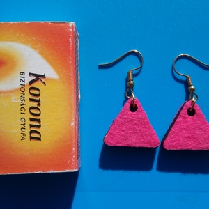 Rózsaszín filc bevonatú buli fülbevaló Karácsonyra, szilveszterre, mikulásra, vidám házibuliba, koncertre vagy ajándékba - esküvő - ékszer - fülbevaló - Meska.hu