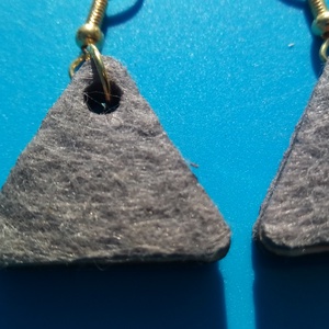 Szürke filc bevonatú buli fülbevaló. Karácsonyra, szilveszterre, mikulásra, vidám házibuliba, koncertre vagy ajándékba. - esküvő - ékszer - fülbevaló - Meska.hu