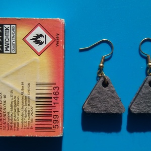 Szürke filc bevonatú buli fülbevaló. Karácsonyra, szilveszterre, mikulásra, vidám házibuliba, koncertre vagy ajándékba. - esküvő - ékszer - fülbevaló - Meska.hu