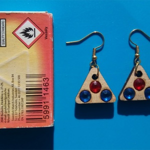 Piros, kék strasszos buli fülbevaló. Karácsonyra, szilveszterre, mikulásra, vidám házibuliba, koncertre vagy ajándékba. - esküvő - ékszer - fülbevaló - Meska.hu