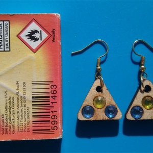 Sárga, kék strasszos buli fülbevaló Karácsonyra, szilveszterre, mikulásra, vidám házibuliba, koncertre vagy ajándékba. - esküvő - ékszer - fülbevaló - Meska.hu