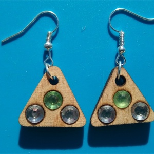 Zöld, fehér strasszos buli fülbevaló Karácsonyra, szilveszterre, mikulásra, vidám házibuliba, koncertre vagy ajándékba., Esküvő, Ékszer, Fülbevaló, Ékszerkészítés, Gravírozás, pirográfia, MESKA