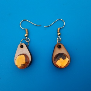 Sárga csepp strasszos buli fülbevaló Karácsonyra, szilveszterre, mikulásra, vidám házibuliba, koncertre vagy ajándékba., Esküvő, Ékszer, Fülbevaló, Ékszerkészítés, Gravírozás, pirográfia, MESKA