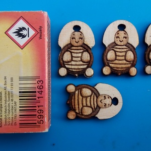 Teknősös cipőfűződísz. Teknőcös, teknős, teknőc mintás dísz. Teknőssel, teknőccel készült karlánc, bokalánc alapanyag. - ékszer - lábdísz és testékszer - lábgyűrű és lábdísz - Meska.hu