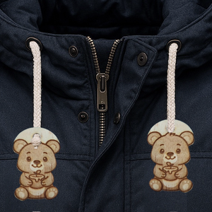 Macis zsinórdísz. Maci, medve mintával készült háti- és tornazsákdísz. Macival készült függődísz. A csomagban 2 db van., Ékszer, Lábdísz és Testékszer, Lábgyűrű és Lábdísz, Gravírozás, pirográfia, MESKA