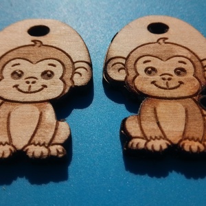 Majmos zsinórdísz. Majom mintával készült háti- és tornazsákdísz. Majommal készült függődísz. A csomagban 2 db van. - ékszer - lábdísz és testékszer - lábgyűrű és lábdísz - Meska.hu