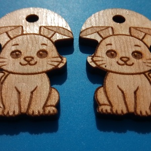 Nyuszis zsinórdísz. Nyuszi mintával készült háti- és tornazsákdísz. Nyuszival készült függődísz. A csomagban 2 db van. - ékszer - lábdísz és testékszer - lábgyűrű és lábdísz - Meska.hu