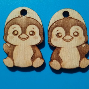 Pingvines zsinórdísz. Pingvin mintával készült háti és tornazsákdísz. Pingvinnel készült függődísz. A csomagban 2 db van - Meska.hu