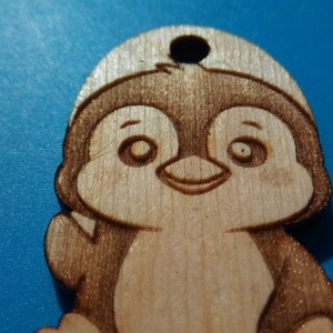 Pingvines zsinórdísz. Pingvin mintával készült háti és tornazsákdísz. Pingvinnel készült függődísz. A csomagban 2 db van - ékszer - lábdísz és testékszer - lábgyűrű és lábdísz - Meska.hu