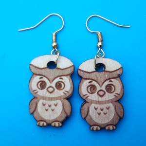 Bagoly fülbevaló. Baglyos füldísz, bagollyal. Kiváló ajándék lánynak, vidám hölgynek, nőnek szilveszterre vagy bármikor., Esküvő, Ékszer, Fülbevaló, Gravírozás, pirográfia, MESKA