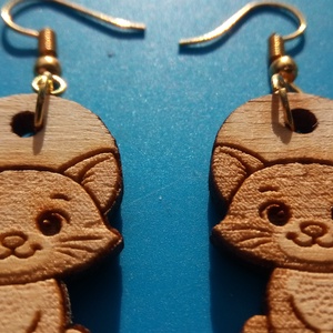 Cica macska fülbevaló. Cicás füldísz, cicával. Kiváló ajándék lánynak, vidám hölgynek, nőnek szilveszterre vagy bármikor - esküvő - ékszer - fülbevaló - Meska.hu