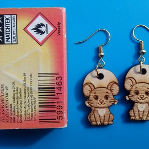 Egér fülbevaló. Egeres füldísz, egérrel. Kiváló ajándék lánynak, vidám hölgynek, nőnek szilveszterre vagy bármikor - esküvő - ékszer - fülbevaló - Meska.hu