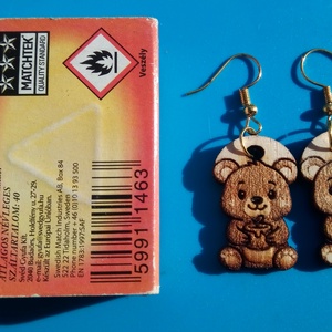 Maci, medve fülbevaló. Macis füldísz macival. Kiváló ajándék lánynak, vidám hölgynek, nőnek szilveszterre vagy bármikor. - esküvő - ékszer - fülbevaló - Meska.hu