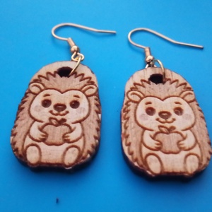 Süni sündisznó fülbevaló Sünis füldísz sünnel Kiváló ajándék lánynak, vidám hölgynek, nőnek szilveszterre vagy bármikor. - esküvő - ékszer - fülbevaló - Meska.hu