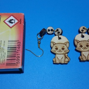 Láncos Cica macska fülbevaló. Cicás füldísz, cicával. Kiváló ajándék lánynak, vidám hölgynek, nőnek szilveszterre. - esküvő - ékszer - fülbevaló - Meska.hu