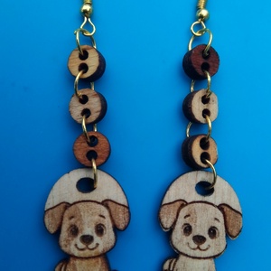 Láncos Kutya fülbevaló. Kutyás füldísz kutyával. Kiváló ajándék lánynak, vidám hölgynek, nőnek szilveszterre., Esküvő, Ékszer, Fülbevaló, Gravírozás, pirográfia, MESKA