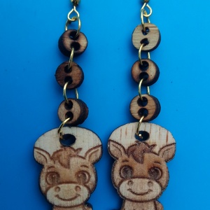 Láncos Ló, lovacska fülbevaló. Lovas füldísz lóval. Kiváló ajándék lánynak, vidám hölgynek, nőnek szilveszterre., Esküvő, Ékszer, Fülbevaló, Gravírozás, pirográfia, MESKA