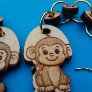 Láncos, lógós, Majom fülbevaló. Majmos füldísz majommal. Kiváló ajándék lánynak, vidám hölgynek, nőnek szilveszterre. - esküvő - ékszer - fülbevaló - Meska.hu