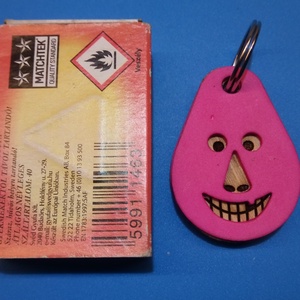 Rózsaszín, Vidám Busó kulcstartó. Gumírozott felület, gravírozott alappal. Vidámaknak jár, búsulóknak vidító ajándék. - táska & tok - kulcstartó & táskadísz - kulcstartó - Meska.hu