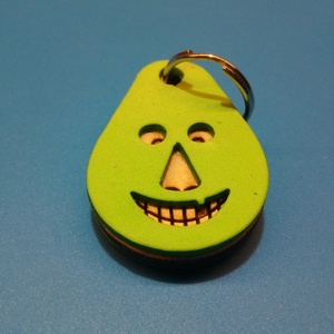 Zöld, Vidám Busó kulcstartó. Gumírozott felület, gravírozott alappal. Vidámaknak jár, búsulóknak vidító ajándék. - Meska.hu