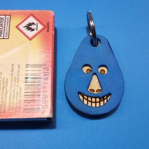 Kék, Vidám Busó kulcstartó. Gumírozott felület, gravírozott alappal. Vidámaknak jár, búsulóknak vidító ajándék. - táska & tok - kulcstartó & táskadísz - kulcstartó - Meska.hu