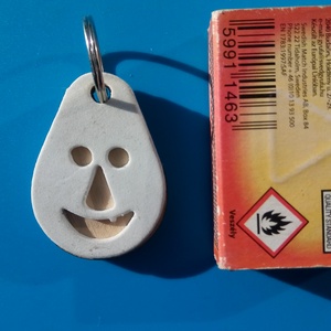 Fehér, Nevető kulcstartó. Vidám gyerekeknek, vicces felnőtteknek, humoros öregeknek vagy szomorúaknak ajándékba.  - táska & tok - kulcstartó & táskadísz - kulcstartó - Meska.hu