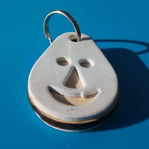 Fehér, Nevető kulcstartó. Vidám gyerekeknek, vicces felnőtteknek, humoros öregeknek vagy szomorúaknak ajándékba.  - táska & tok - kulcstartó & táskadísz - kulcstartó - Meska.hu