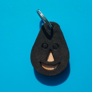 Fekete, Nevető kulcstartó. Vidám gyerekeknek, vicces felnőtteknek, humoros öregeknek vagy szomorúaknak ajándékba.  - táska & tok - kulcstartó & táskadísz - kulcstartó - Meska.hu