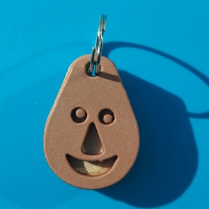 Barna, Nevető kulcstartó. Vidám gyerekeknek, vicces felnőtteknek, humoros öregeknek vagy szomorúaknak ajándékba. , Táska & Tok, Kulcstartó & Táskadísz, Kulcstartó, Ékszerkészítés, Gravírozás, pirográfia, MESKA