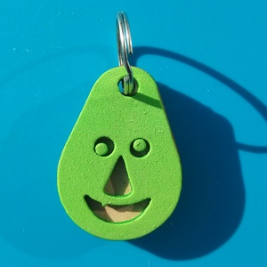 Zöld, Nevető kulcstartó. Vidám gyerekeknek, vicces felnőtteknek, humoros öregeknek vagy szomorúaknak ajándékba. , Táska & Tok, Kulcstartó & Táskadísz, Kulcstartó, Ékszerkészítés, Gravírozás, pirográfia, MESKA
